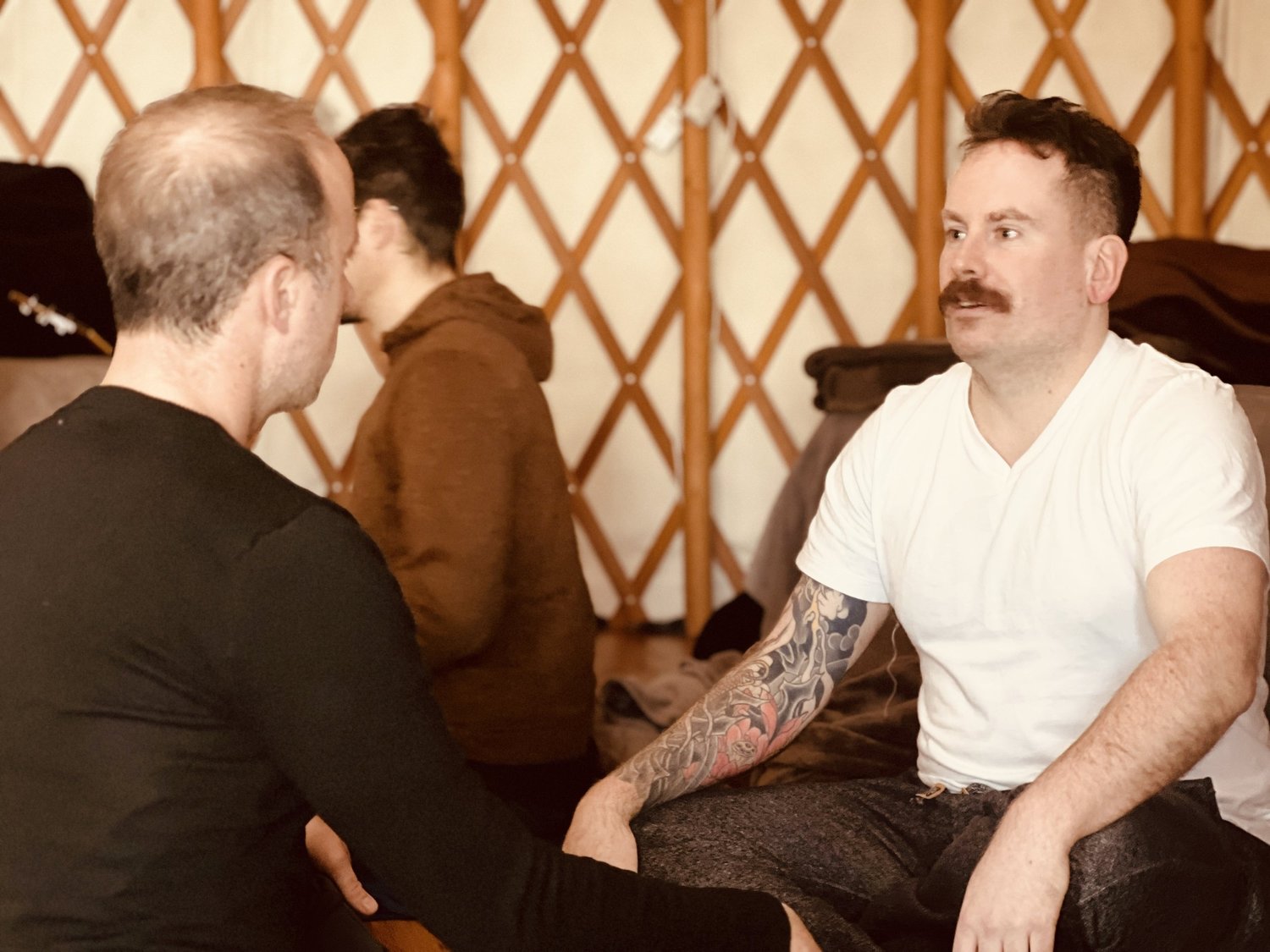Two participants in a listening practice